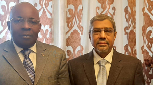 العربي وسفير غينيا الاستوائية  يبحثا البدء في خطوات جادة لتنمية العلاقات التجارية.